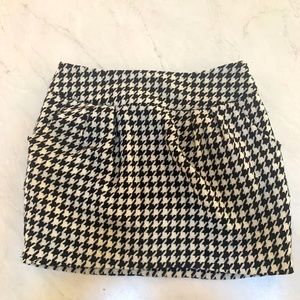Houndstooth skirt